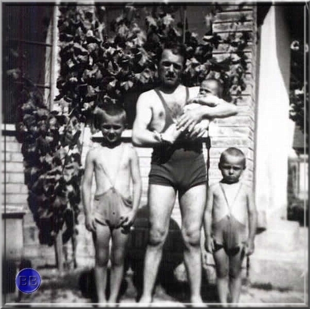 foto (34).jpg - A Bajnok család "férfi" tagjai, István, Zoltán, Béla és az ifjabbik István (Öcsi bátya).